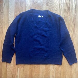 GAP Women's Navy V-Neck Sweater